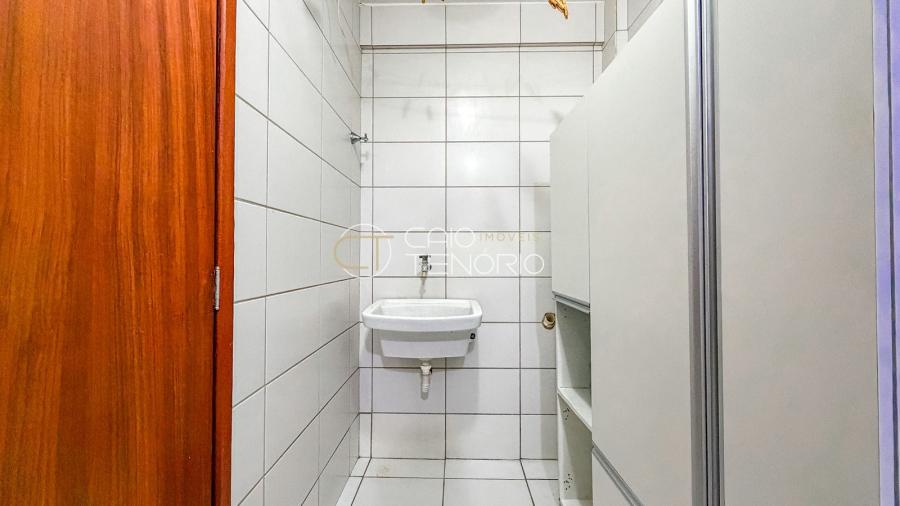 APARTAMENTO COM 2 QUARTOS NO EDIFÍCIO PLATANUS